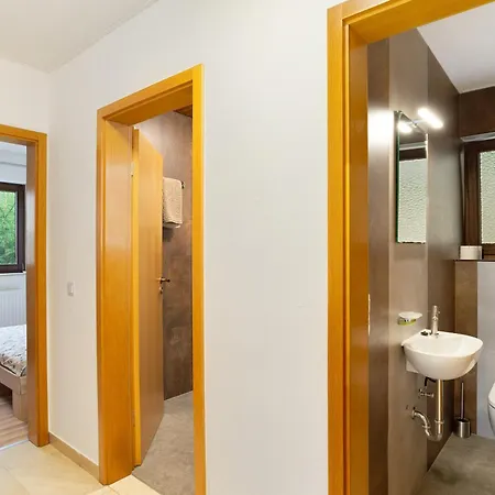 Apartment Haus Erika 1 *